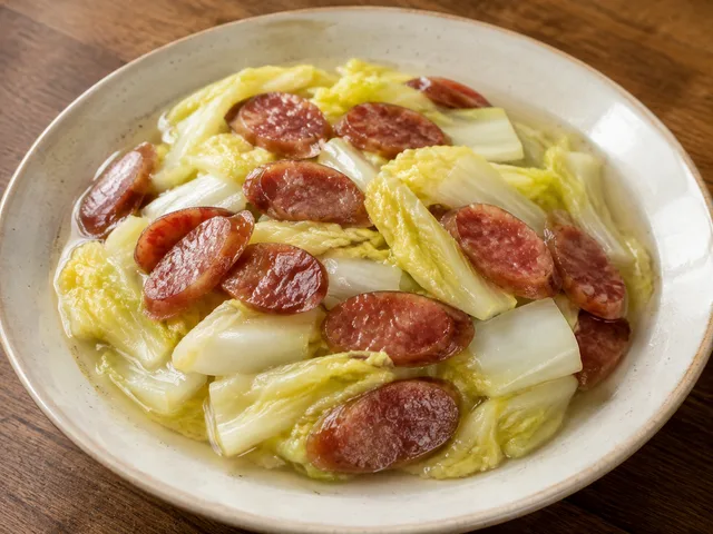 黔式腊肠娃娃菜成品